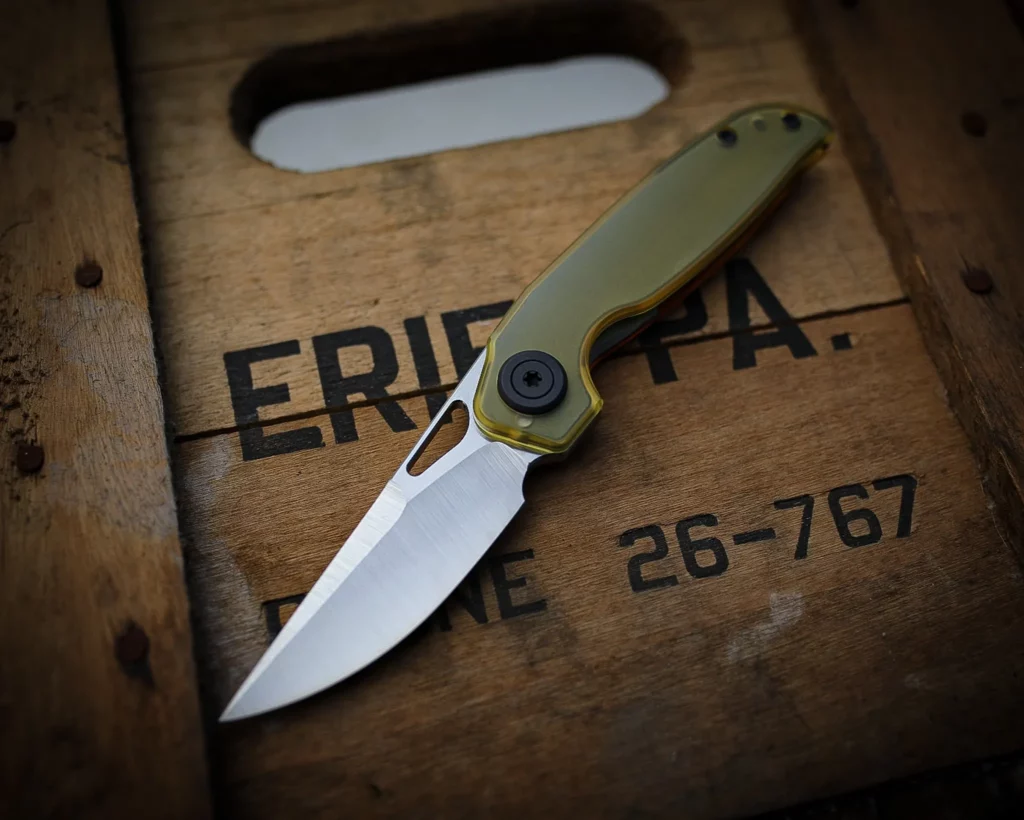 Transient 2.9 subliner lock in Ultem - There were only five of these made, and sold through Blade Show for Texas.